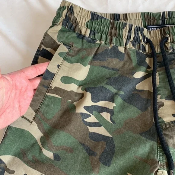 Forever 21 Mens Camo Joggers (Bin K) - Picture 4 of 6